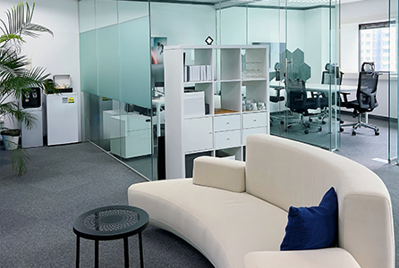 انظر إلى مكان عملنا